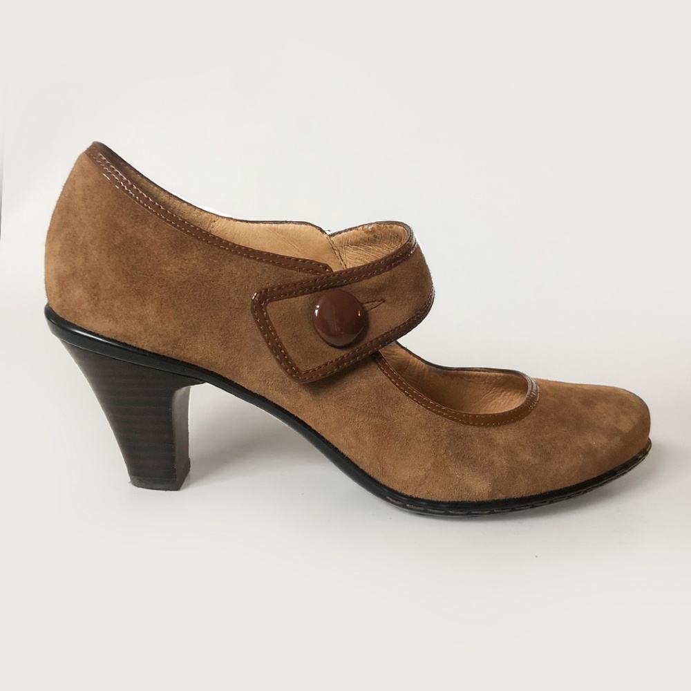 Söfft sophisticated style Obella suede chunky pump